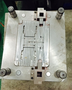 外殼塑料模具201330，深圳塑膠模具廠，精密模具加工